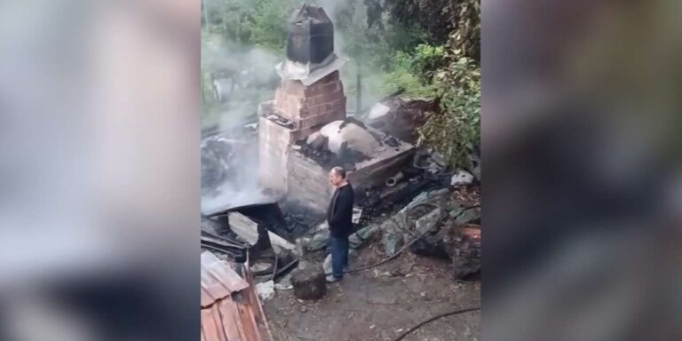 Köy fırınında çıkan yangını itfaiye söndürdü