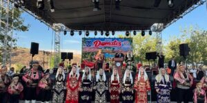 ayas-domates-festivali,-renkli-goruntulerle-basladi