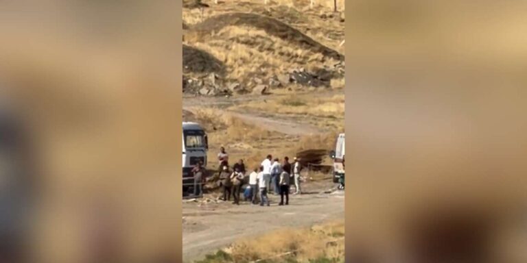 Üzerine inşaat malzemesi düşen işçi ağır yaralandı