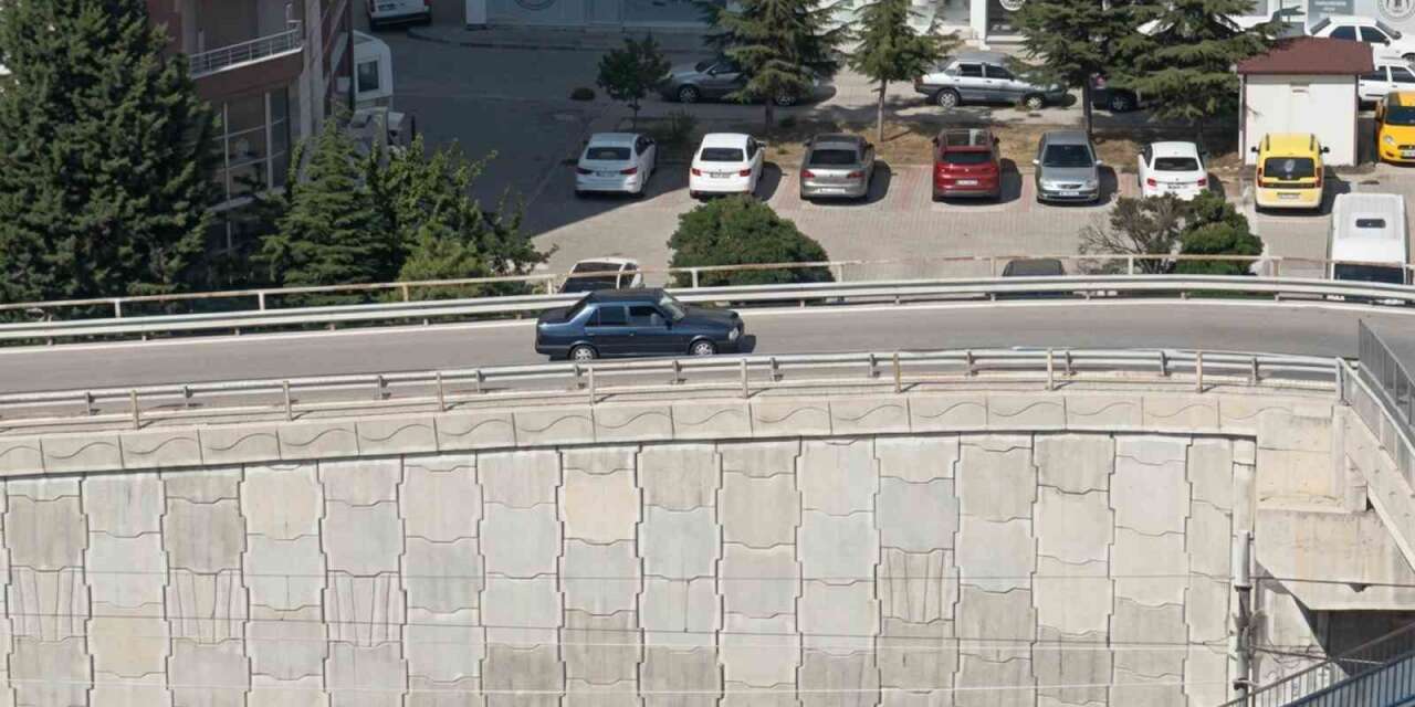 ehliyetsiz-surucunun-kacis-planini-dron-bozdu:-80-bin-lira-ceza