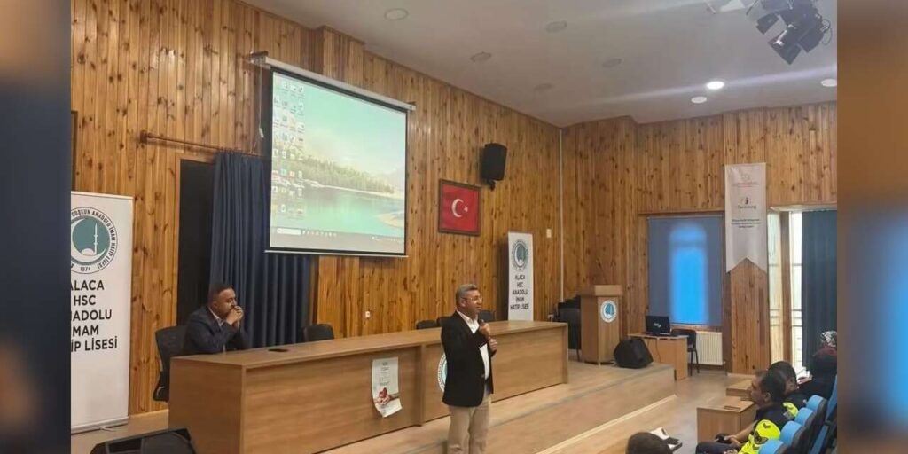 Jandarma ve polis ekiplerinden okul servisi sürücülerine eğitim