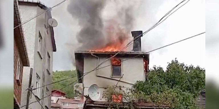 Kastamonu’da iki katlı ev alev alev yandı