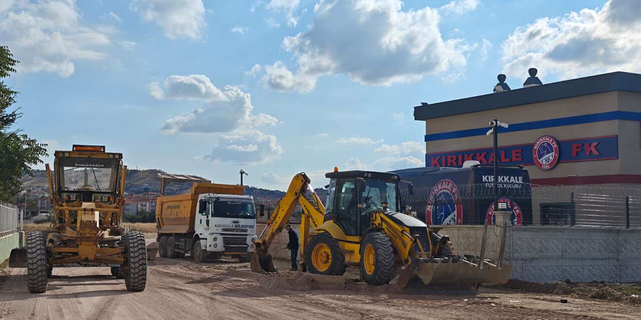 baspinar-stadyumu-yolu-yapiliyor:-belediye-harekete-gecti
