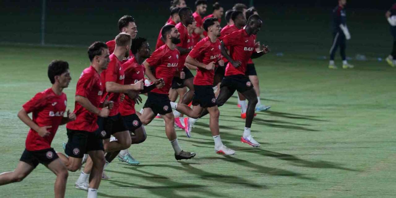 burak-yilmaz,-corum-fk-basinda-ilk-antrenmanina-cikti