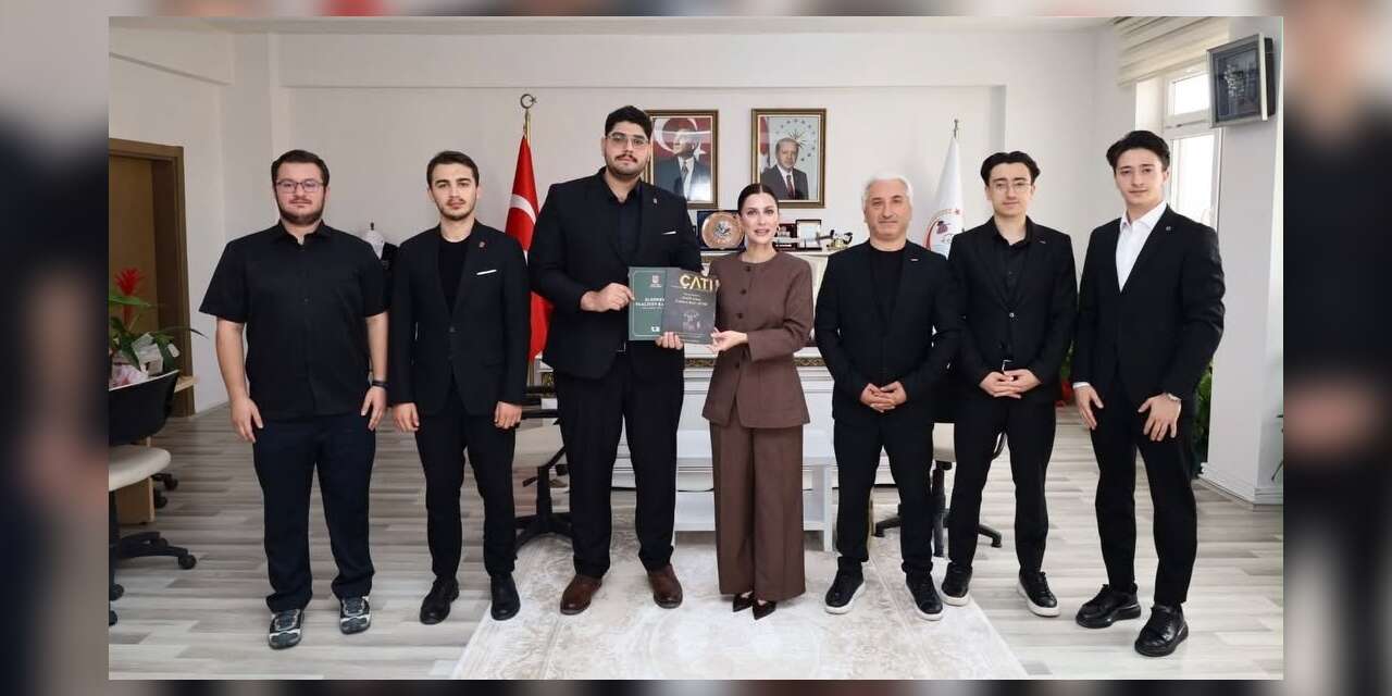 bahsili’da-dikkat-ceken-bulusma!-kazanasmaz’i-ziyaret-etti