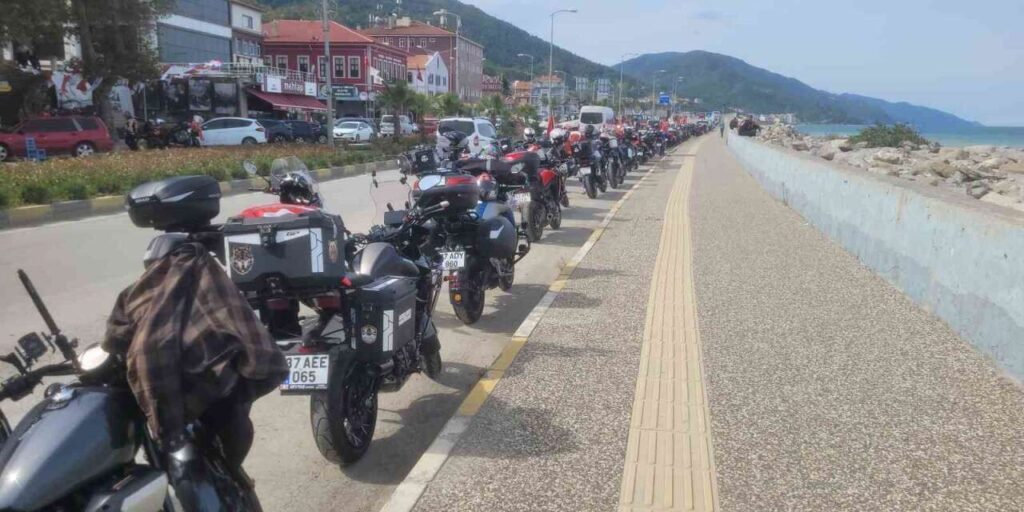Motosiklet tutkunlarından “İstiklal” sürüşü