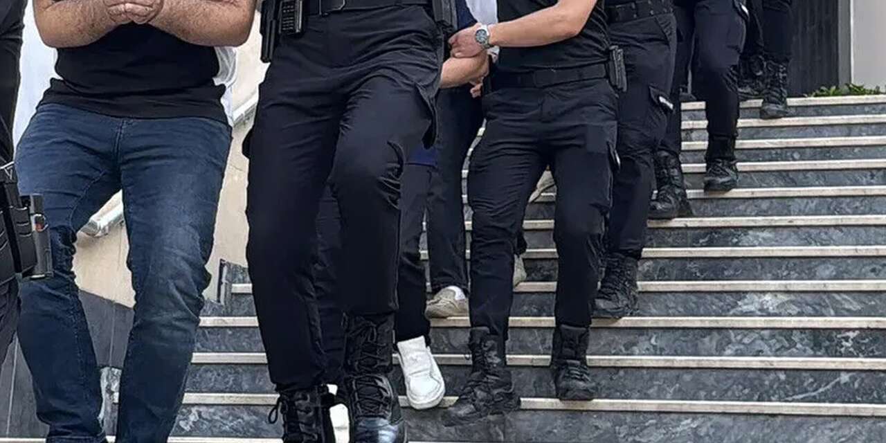 fon-sorusturmasinda-4.-dalga:-2-gozalti,-1-firari-icin-yakalama-karari