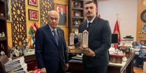 Mikail Can’dan Devlet Bahçeli’ye ziyaret: Özel hazırlanan eseri takdim etti
