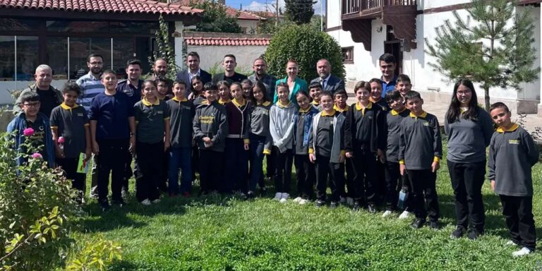 Keskin Kaymakamı Kayatürk öğrencilerle aynı sofrada buluştu