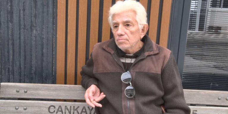 Ailesiyle yaşadığı problemler nedeniyle kendisine ait 2 eve bir senedir giremiyor