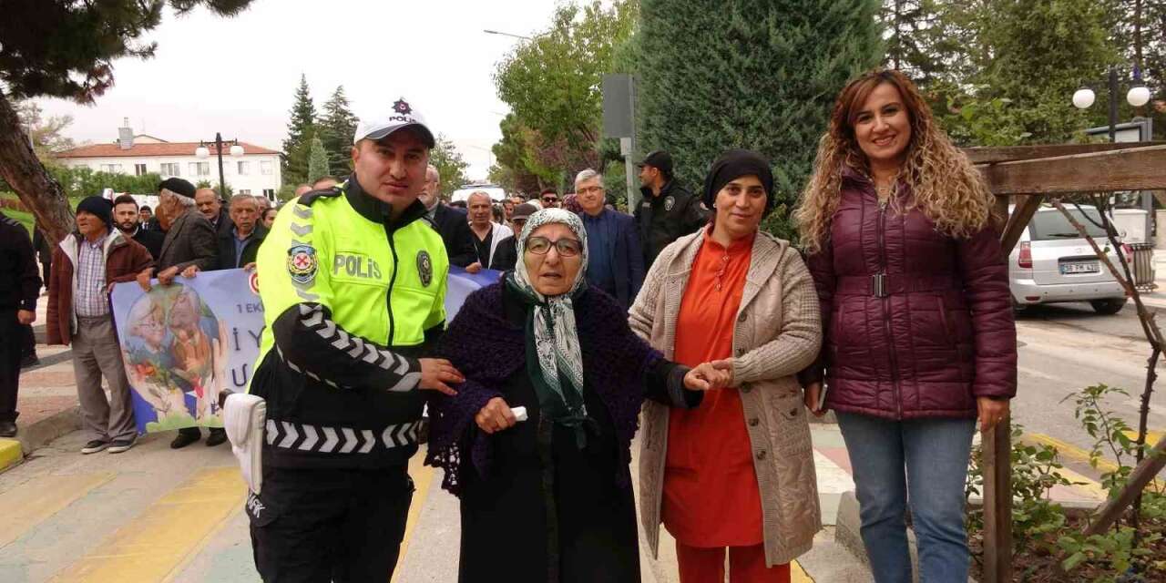 yozgat’ta-1-ekim-dunya-yaslilar-gunu’nde-farkindalik-yuruyusu-duzenlendi