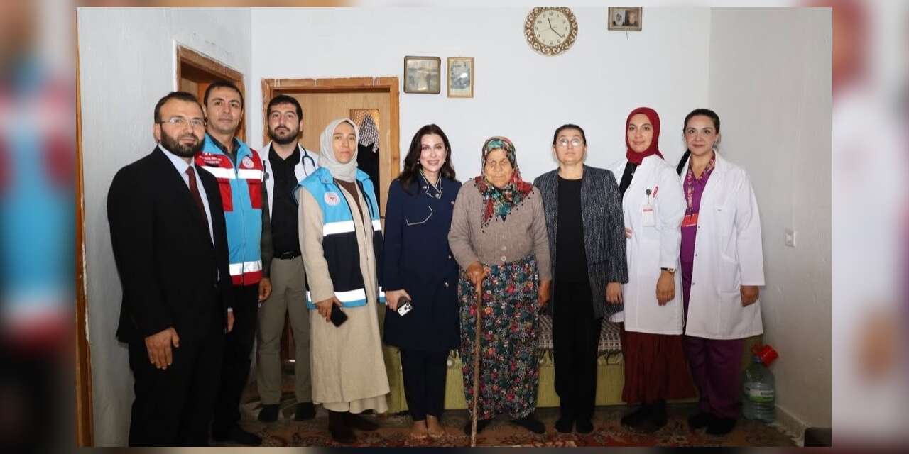 bahsili’da-anlamli-ziyaret!-kaymakam-kazanasmaz-buyukleri-yalniz-birakmadi