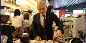 Ahmet Önal’dan Dünya Kahve Günü’nde vatandaşlara kahve ikram edildi