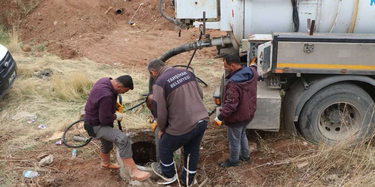 yahsihan’da-altyapi-hamlesi:-kanalizasyon-hattinda-calismalar-hiz-kesmiyor