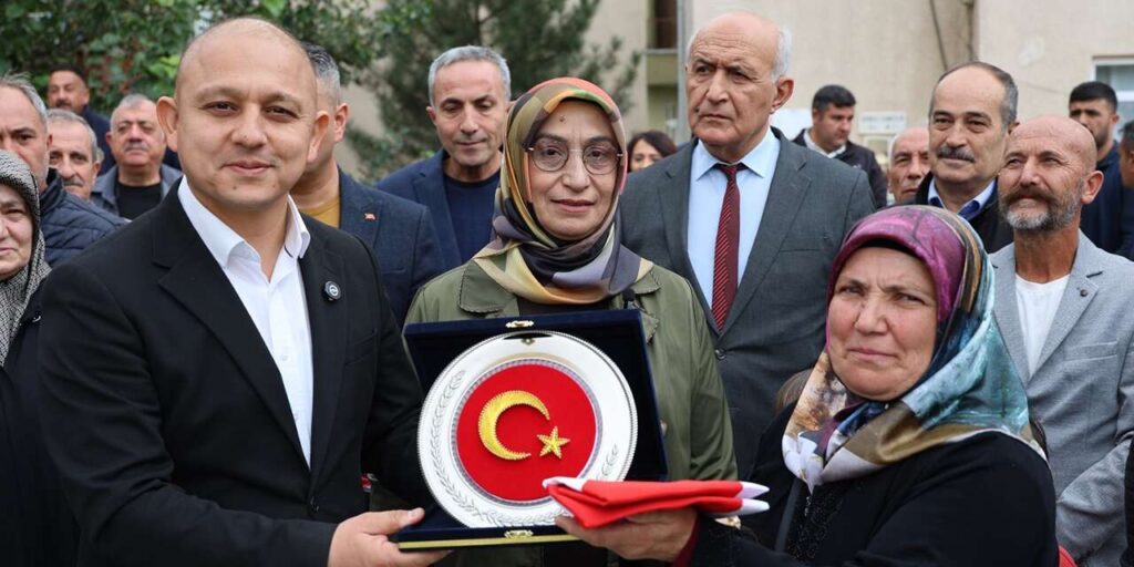 Öğretmen Rıza Elitok Parkı törenle hizmete açıldı