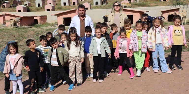 Kırıkkale’de miniklerden yürekleri ısıtan ziyaret: Can dostlarla buluştular