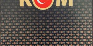 Sürücü belgesi sınavında kopya düzeneğiyle yakalandılar