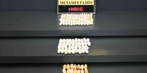 Vücutlarında 1 kilo uyuşturucu taşıyan 3 şüpheli tutuklandı