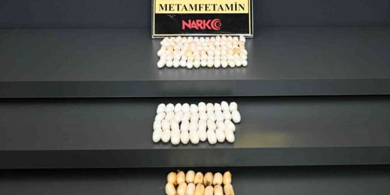 Vücutlarında 1 kilo uyuşturucu taşıyan 3 şüpheli tutuklandı