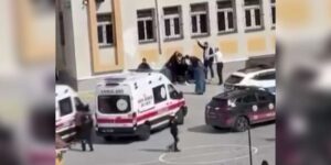 İstanbul Esenyurt’ta lisede öğrenciler arasında kavga!