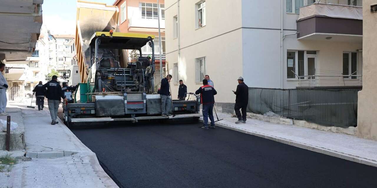 o-mahallede-yollar-yenileniyor:-altyapi-tamamlandi,-asfalt-basladi