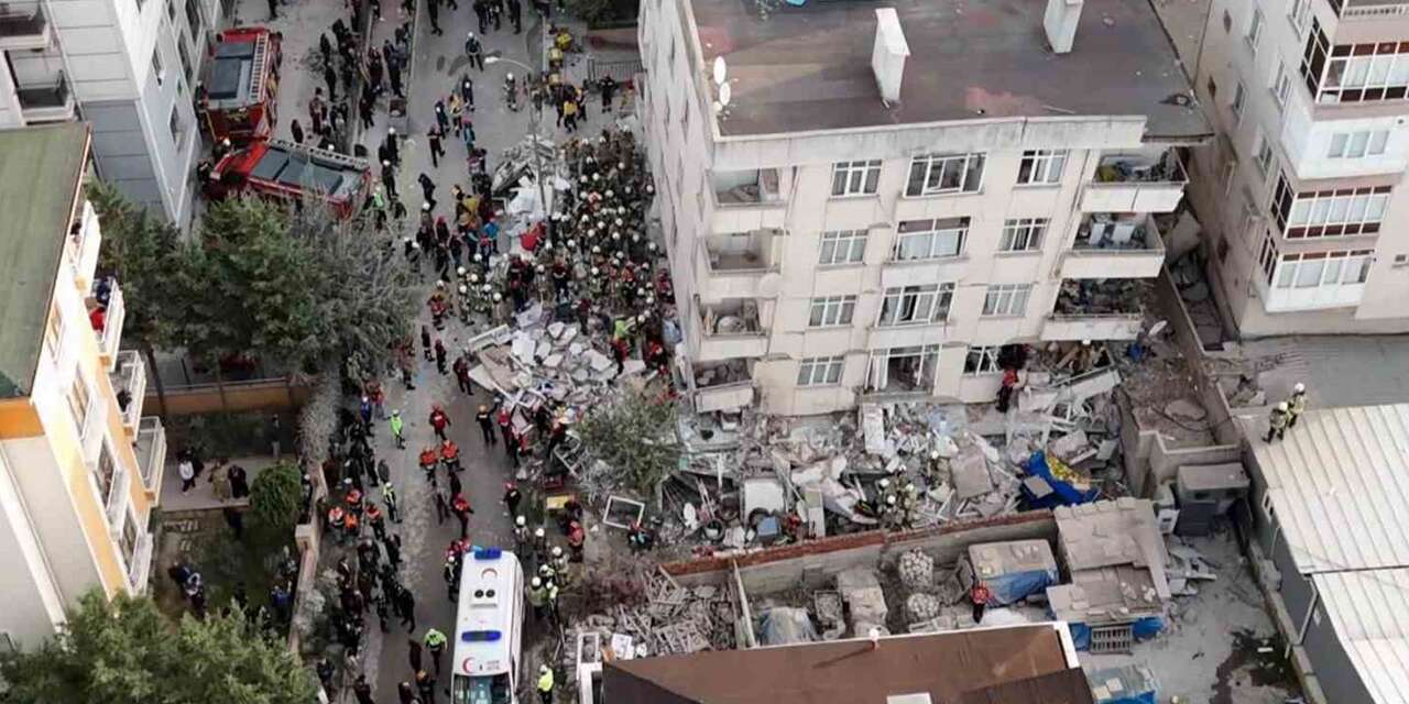maltepe’de-7-katli-binanin-3-katinda-cokme:-2-kisi-sag-olarak-cikarildi
