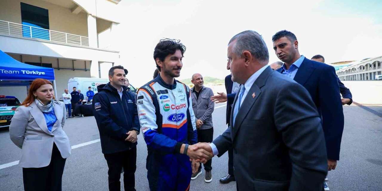 bakan-bak,-formula-1-oncesi-istanbul-park’ta-surus-yapti