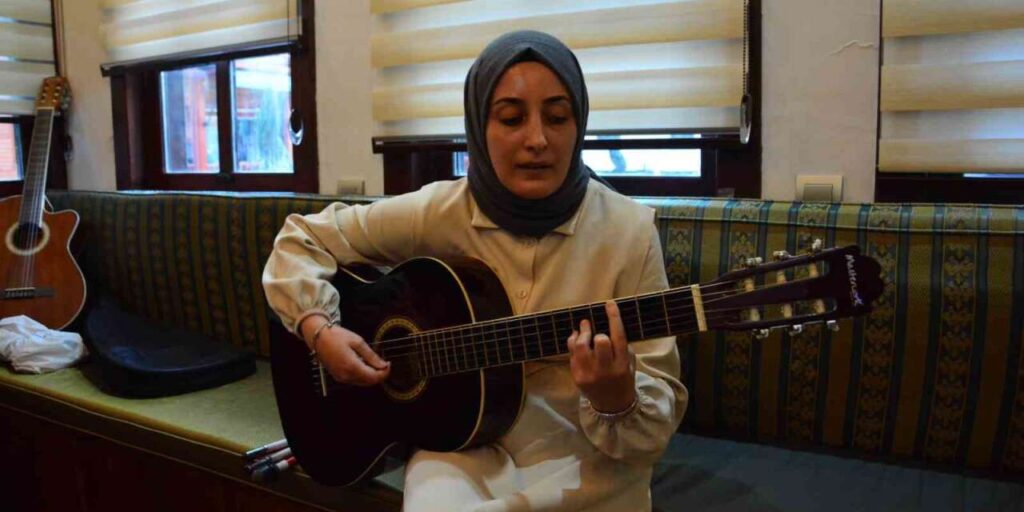 Görme engelli Büşra’nın müzik tutkusu gerçeğe dönüştü