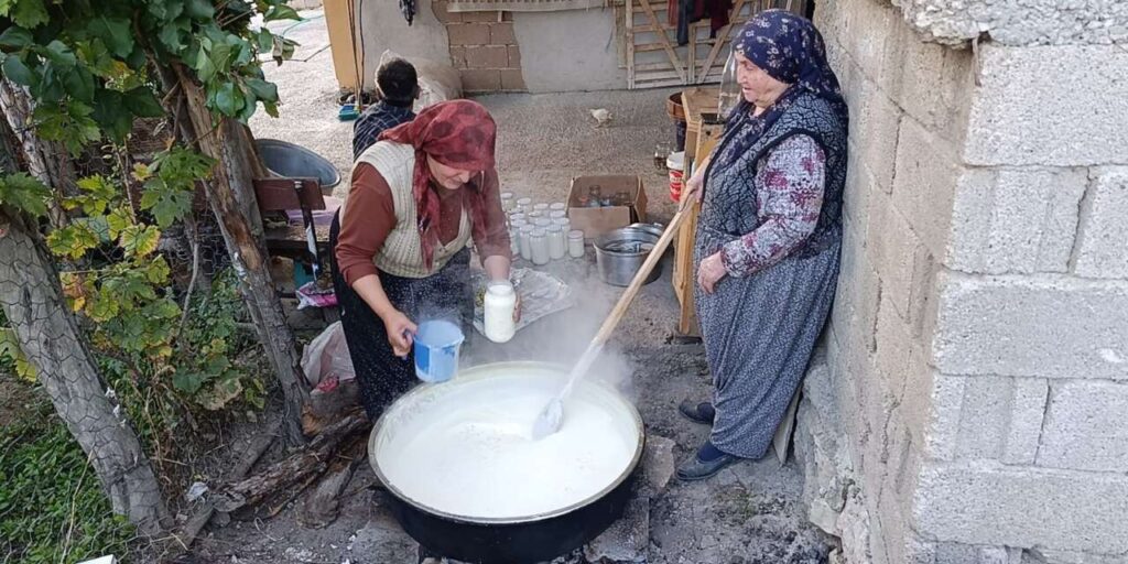 Kavanoza giriyor, kış boyu sofralardan eksik olmuyor!