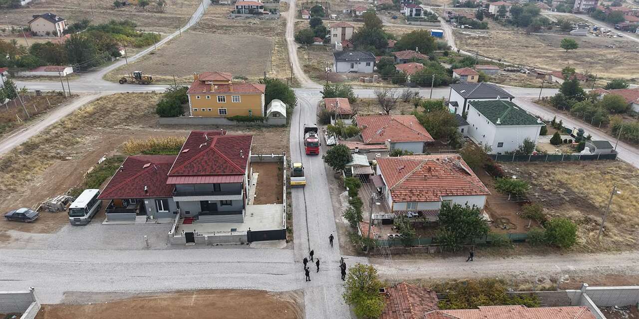 iki-mahallede-yol-seferberligi!-baskan-onal-sahaya-indi