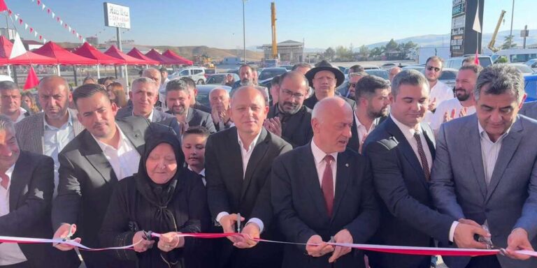 Öz Urfalı Hacı Usta Açıldı! İş ve siyaset dünyası açılışta buluştu