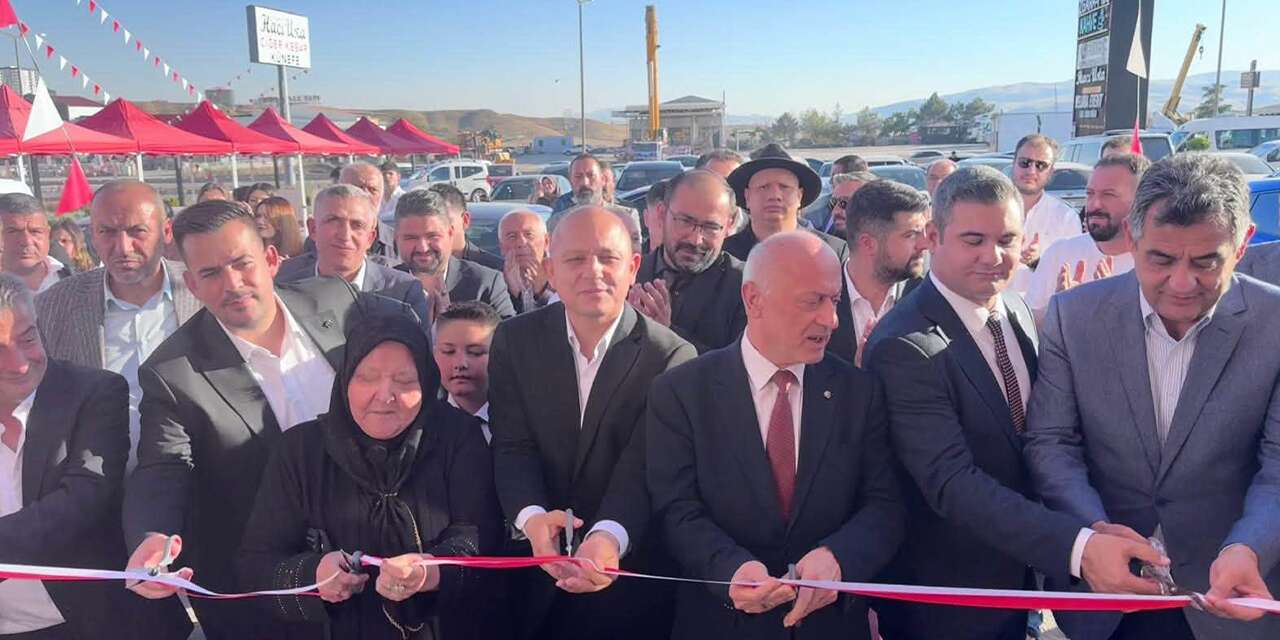 oz-urfali-haci-usta-acildi!-is-ve-siyaset-dunyasi-acilista-bulustu