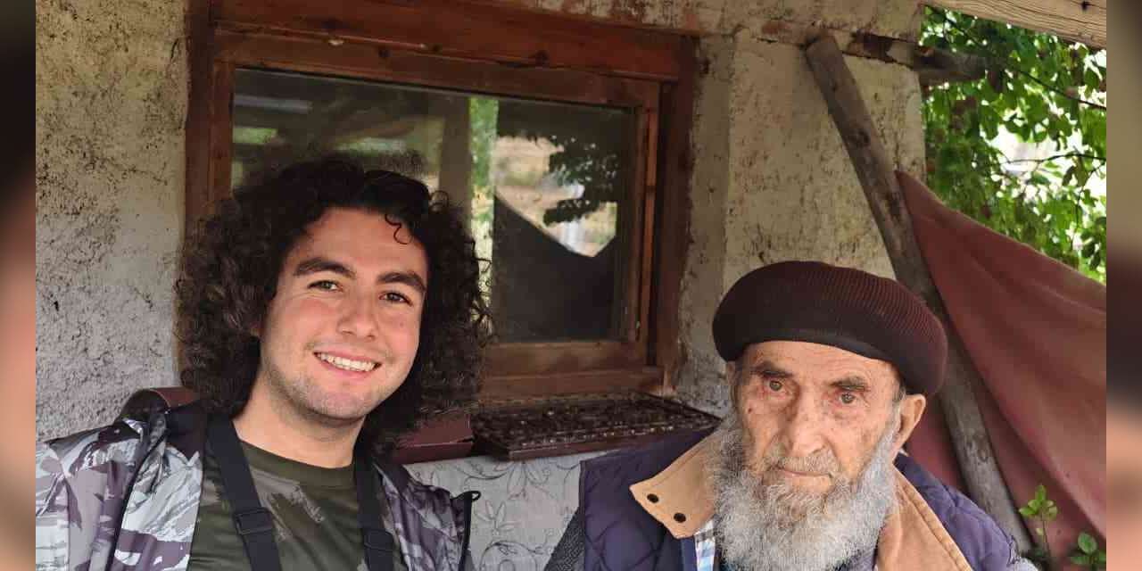 kizilcahamam’da-60-yillik-gelenek:-93-yasindaki-haci-mehmet-ozen,-yaptigi-bastonlari-ucretsiz-hediye-ediyor