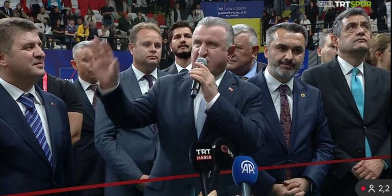 Osman Aşkın Bak’tan Kırıkkale’ye stadyum müjdesi
