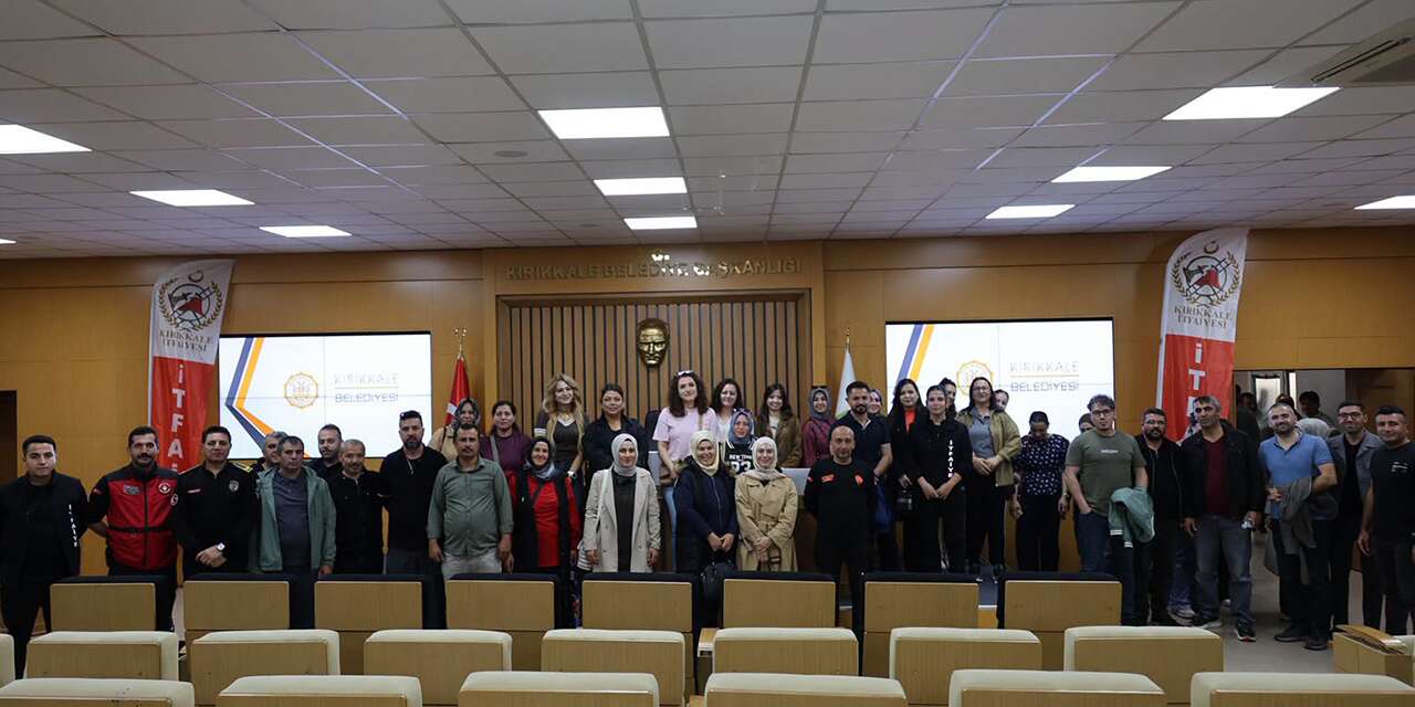 saglik-calisanlarina-yangin-ve-elektrikli-araclarda-kurtarma-egitimi