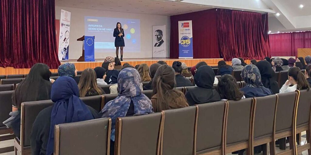 Gençlere Avrupa fırsatları: 5 lisede uluslararası projeler anlatıldı