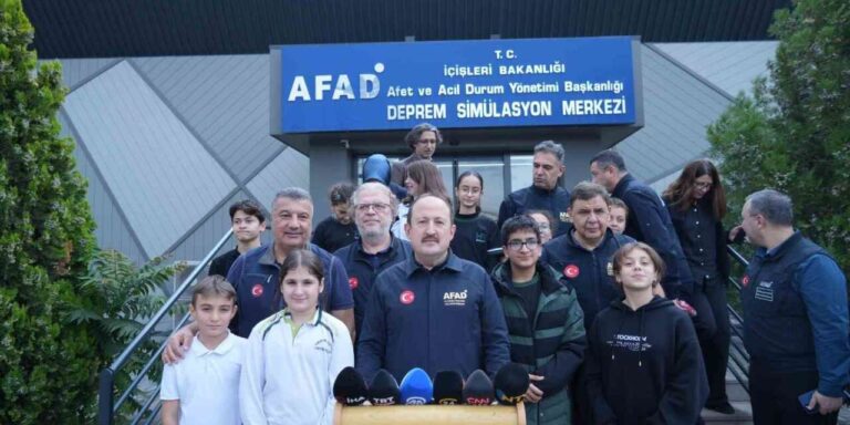 Öğrencilere simülasyonla deprem eğitimi