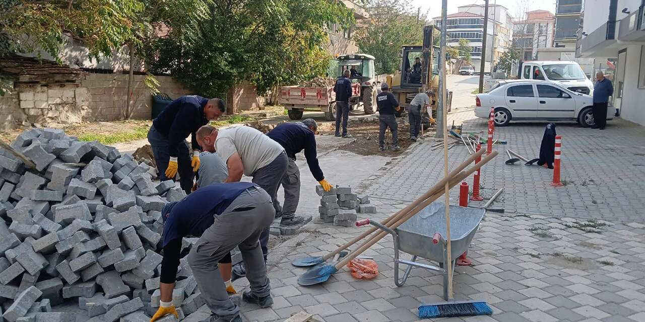bozulan-yollara-mudahale:-kilit-parke-taslari-onariliyor
