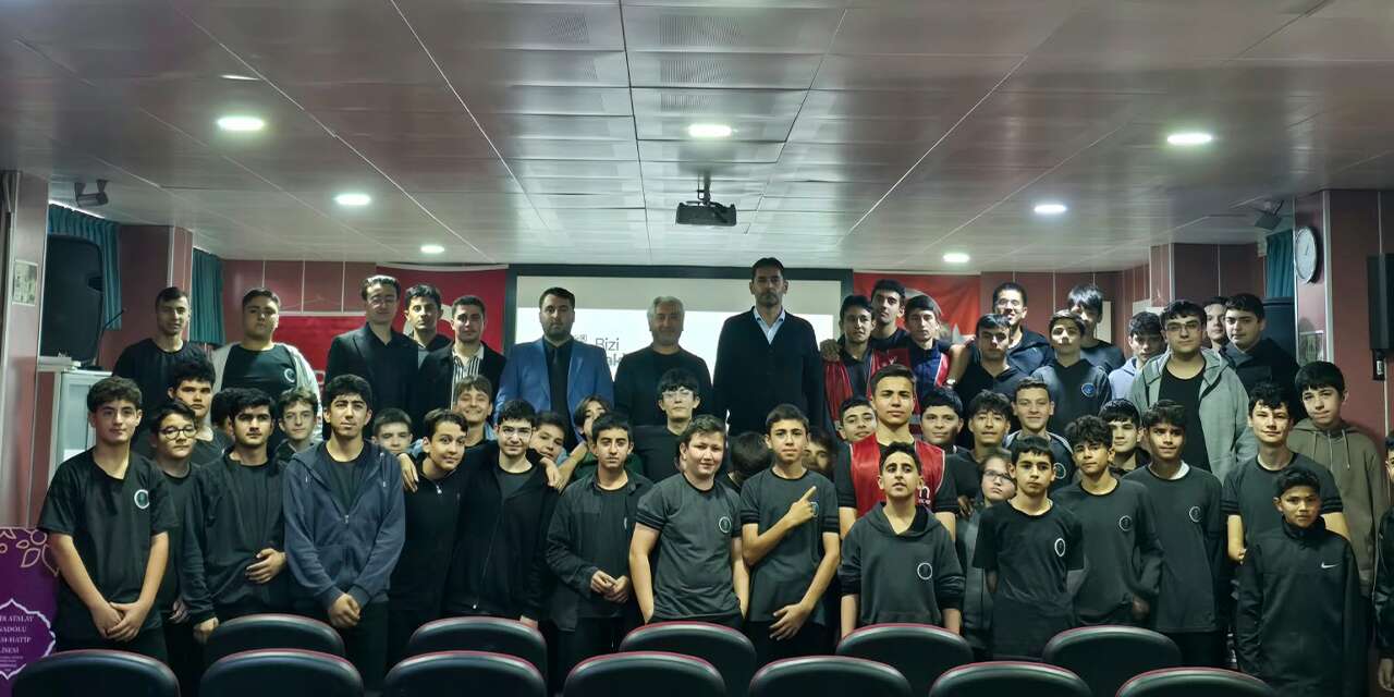 kirikkale’de-uc-lisede-genclerle-bulustular:-turkiye’nin-onderleri-projesi-tanitildi