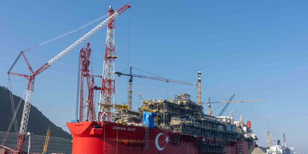 Türkiye’nin ilk yüzer üretim platformu Osman Gazi görev yerine uğurlanıyor