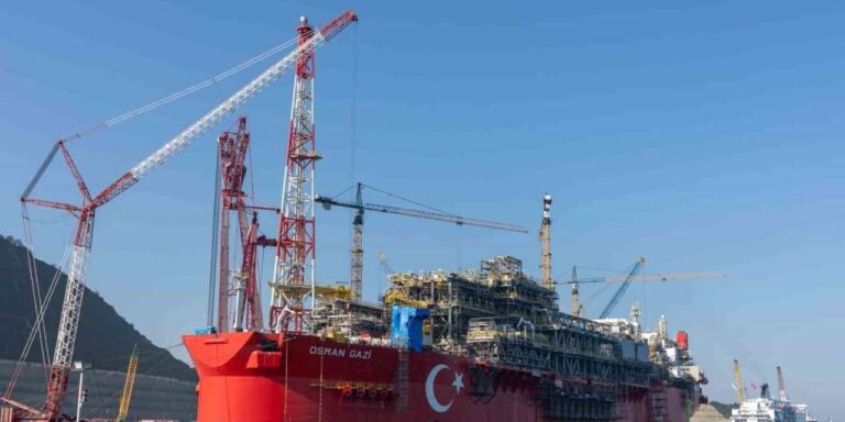 Türkiye’nin ilk yüzer üretim platformu Osman Gazi görev yerine uğurlanıyor