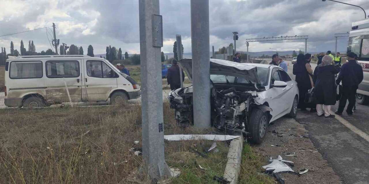 minibus-otomobille-carpisti:-6-yarali