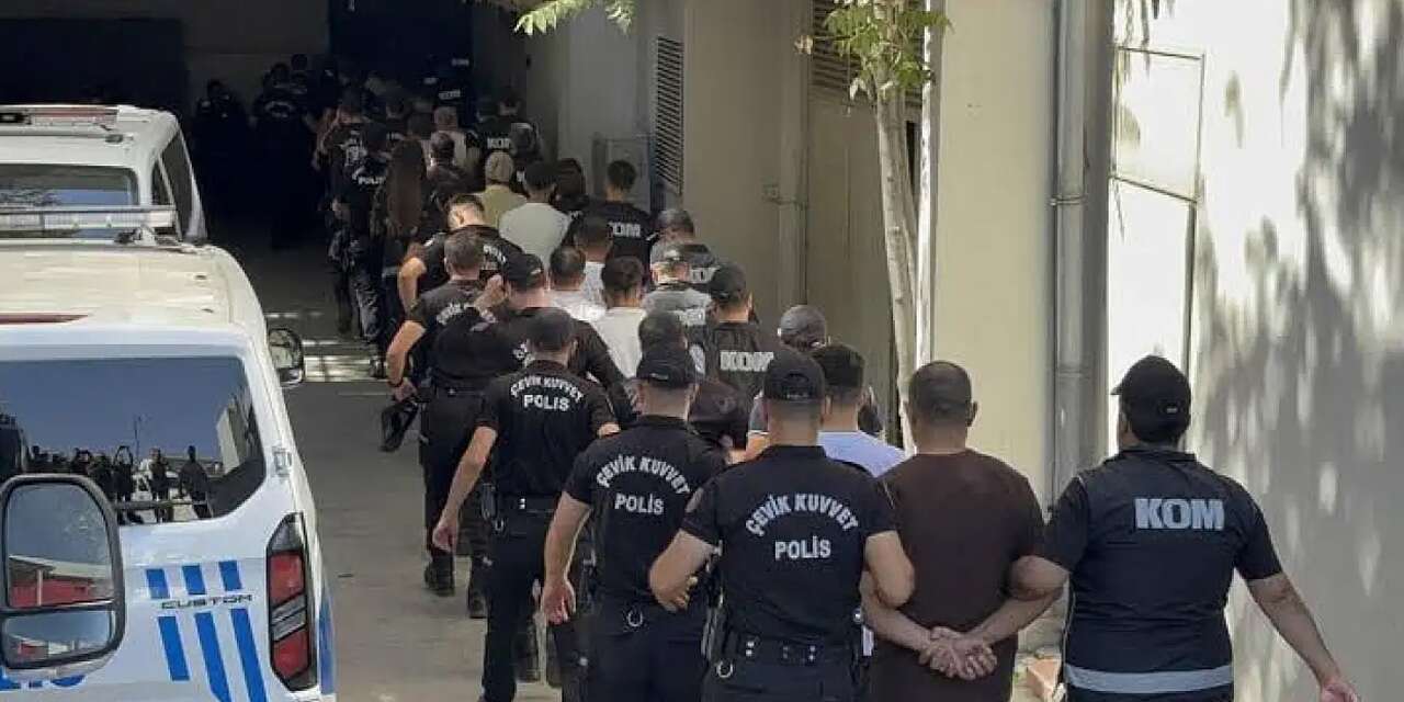 ulke-genelinde-aranmasi-bulunan-912-kisi-yakalandi