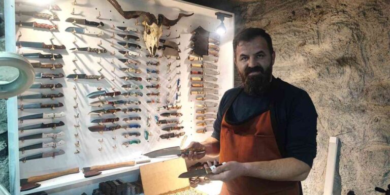 Hayalini odunlukta gerçekleştirdi: Hurda metalleri sanata dönüştürüyor