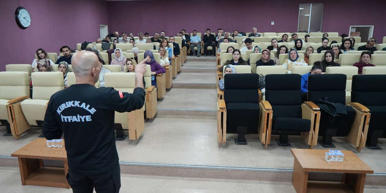 elektrikli-arac-kazalarinda-ilk-mudahale:-saglik-ekiplerine-riskler-anlatildi