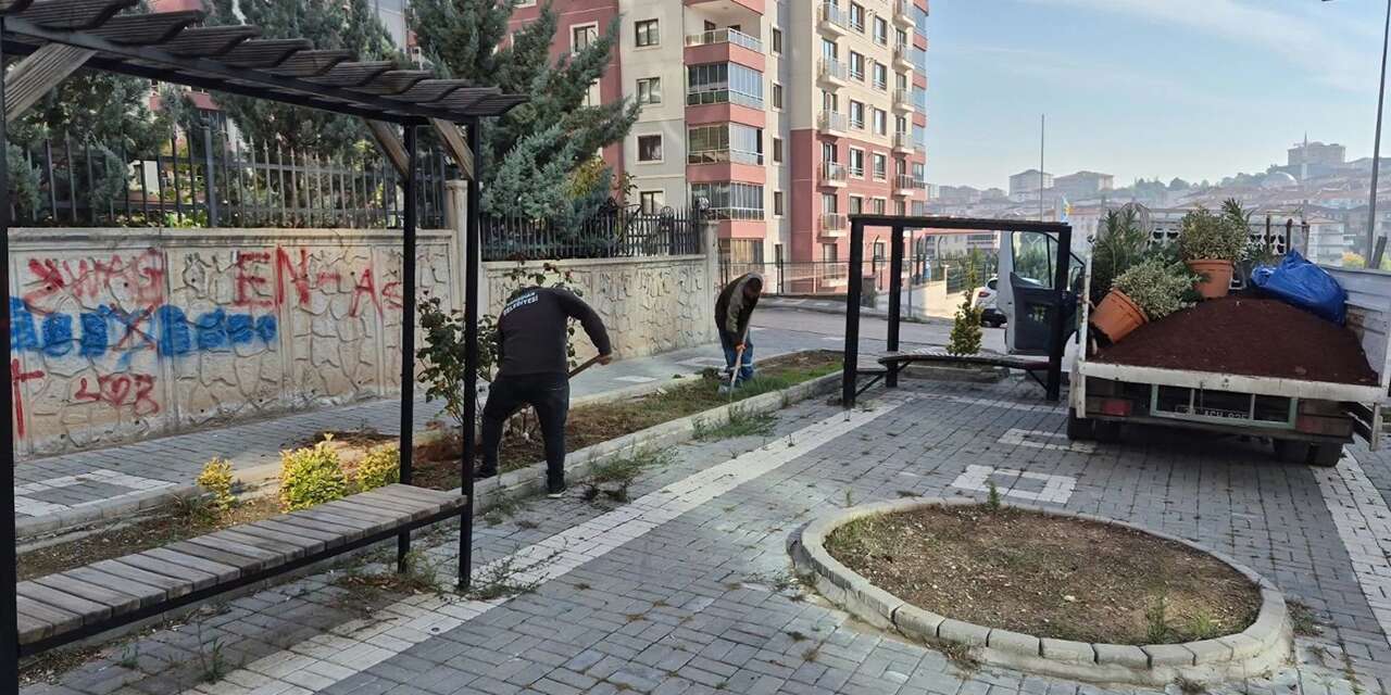 yahsihan’in-cadde-ve-yesil-alanlarinda-bakim-mesaisi