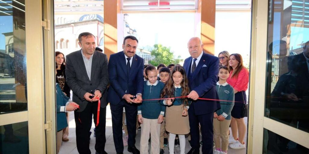 Akdağmadeni Kitap Günleri 10 bin kitapla kapılarını açtı