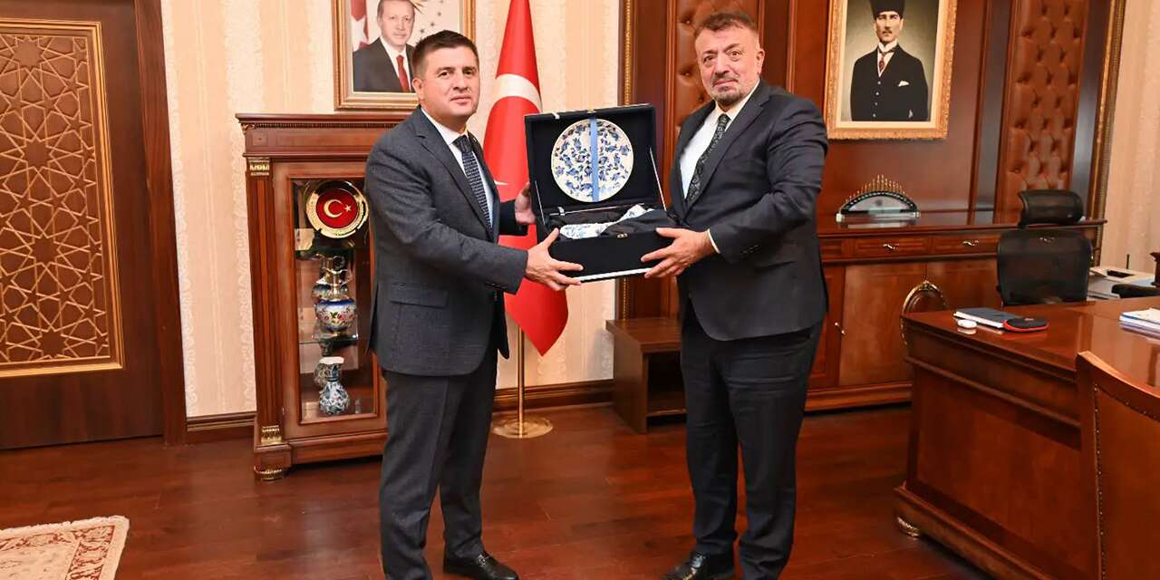 yeniden-baskan-secilen-turan-zeki,-baro-yonetimiyle-valilikte