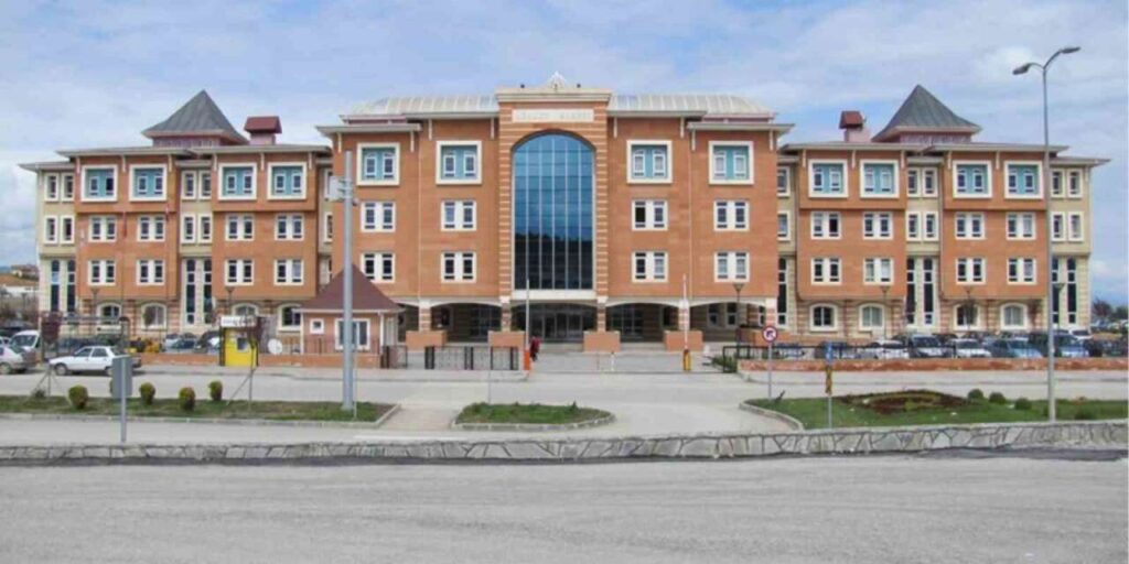 Ailesine kızıp ormanı yakan sanığa 8 yıl hapis cezası