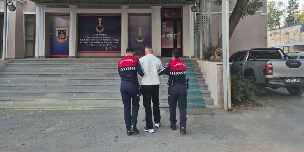 40 yıl 3 ay hapis cezasıyla aranan hükümlü yakalandı